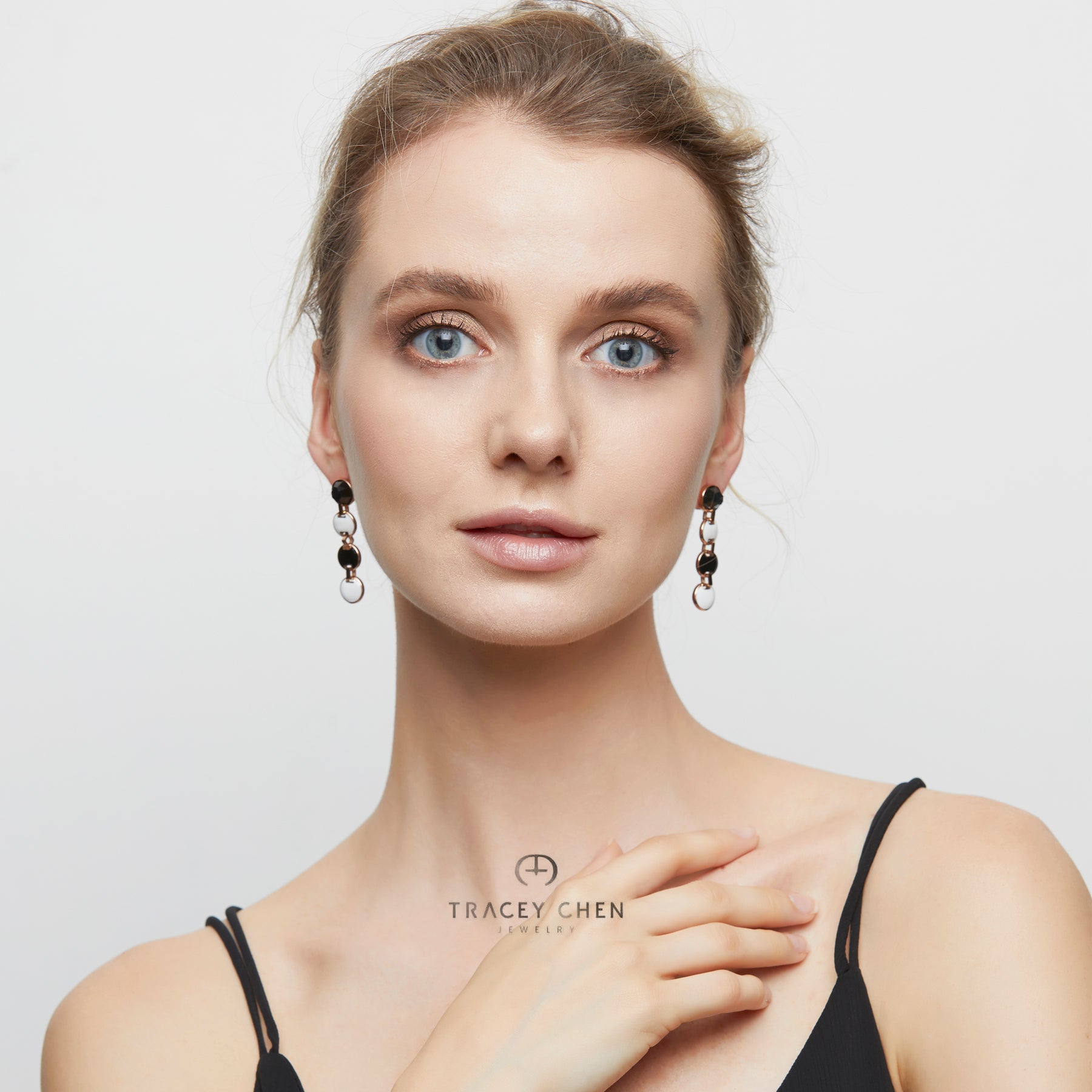 天然インキージェダイトと白エナメルのロングラウンドピアス