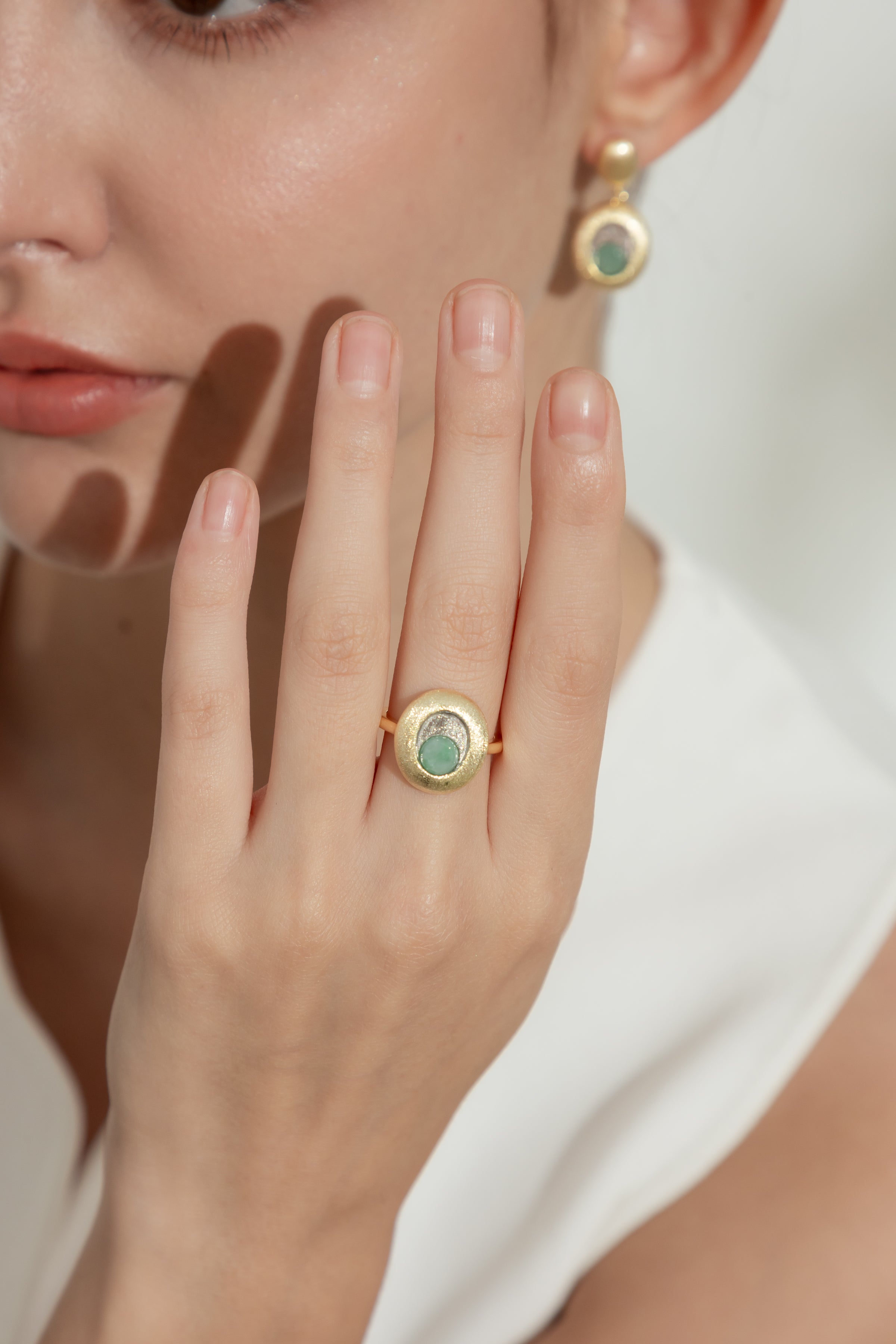 橢圓雙色拉絲翡翠小圓餅戒指