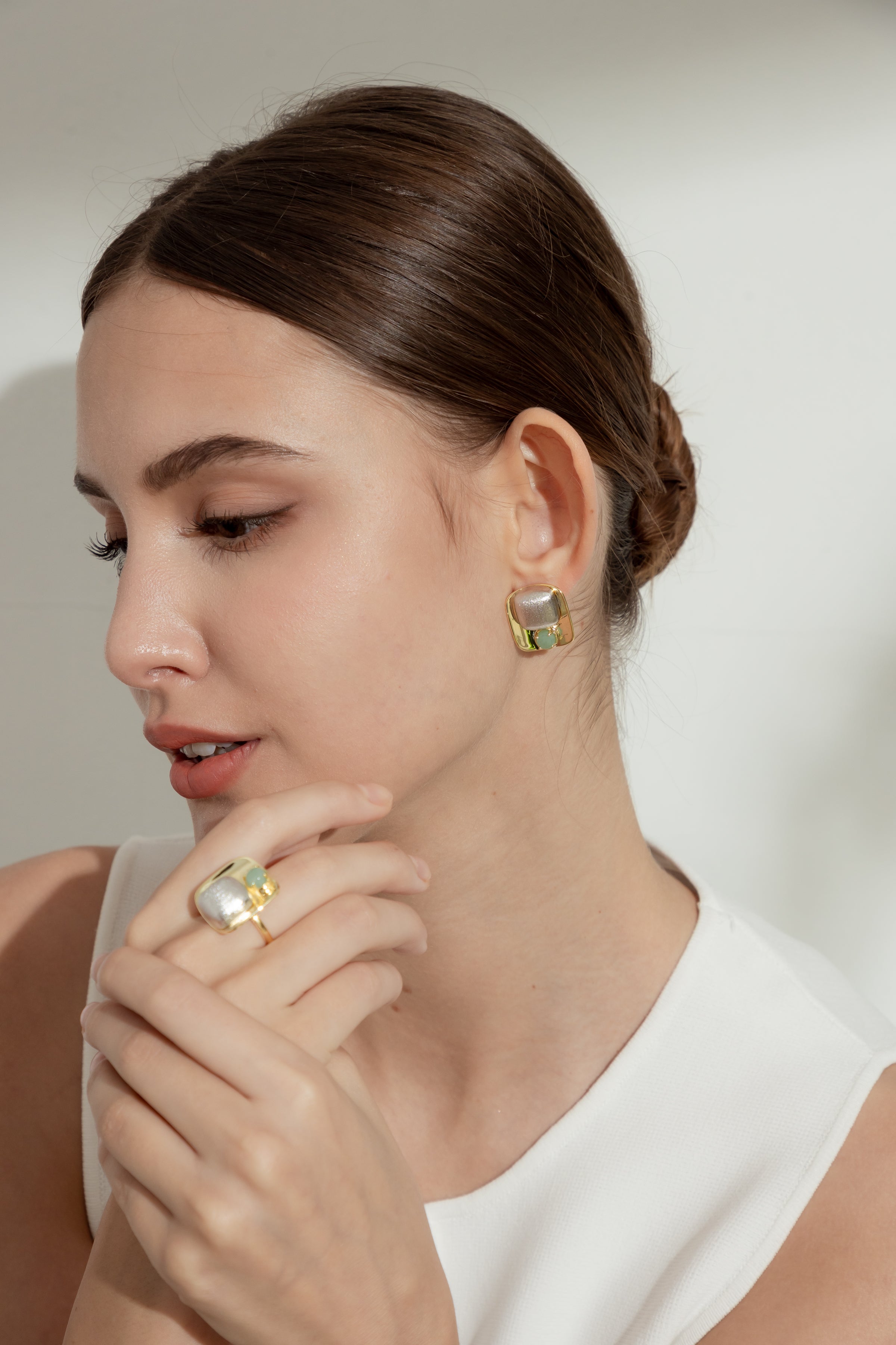 正方雙色拉絲翡翠小圓餅耳釘