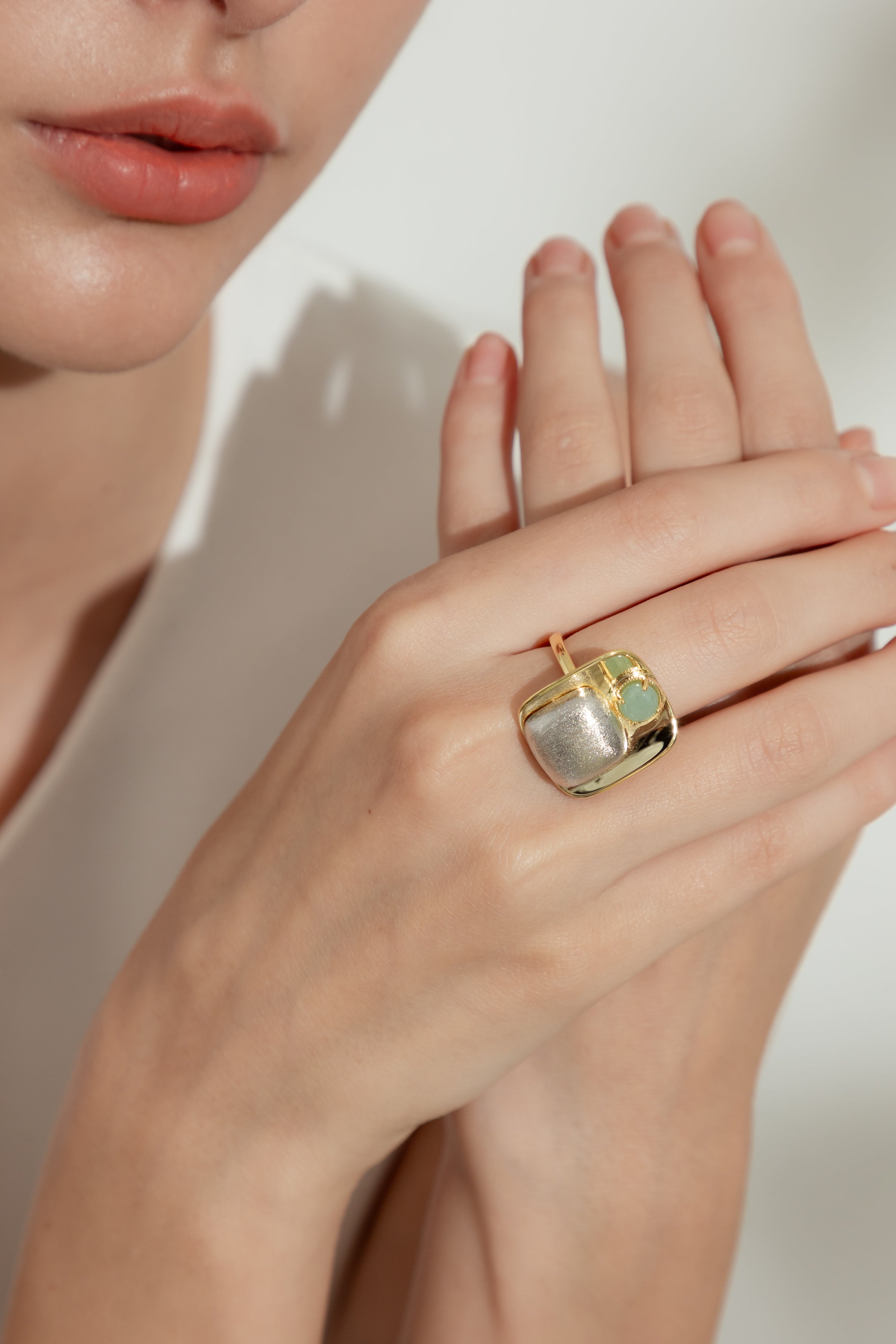 正方雙色拉絲翡翠小圓餅戒指